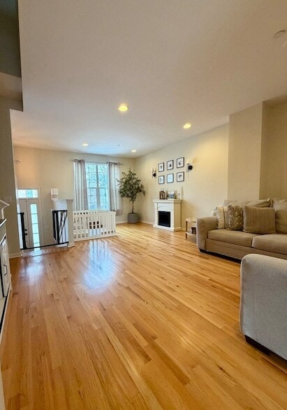 Building Photo - 362 Broadmoor Ln