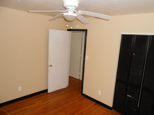 Building Photo - 1606 Airport Dr