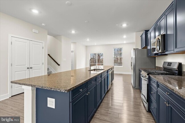 Building Photo - 304 Sweetbay Rd