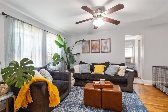 Building Photo - 36-38-38 Priesing St