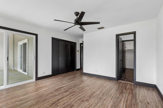Building Photo - 100 Lido Cir