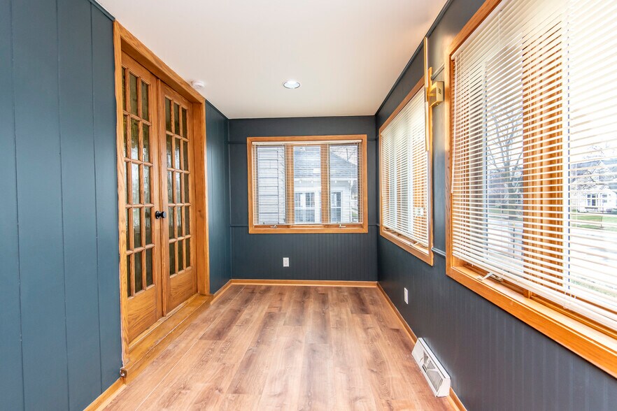 Building Photo - 3500 S Clement Ave