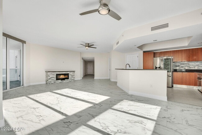 Building Photo - 231 Riverside Dr