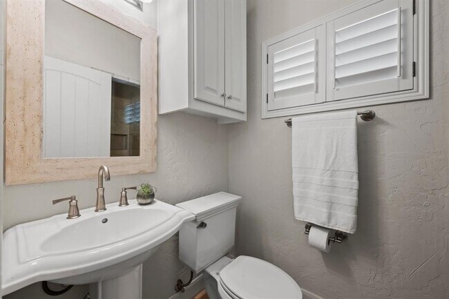 Building Photo - 2307 Alta Vista Ave