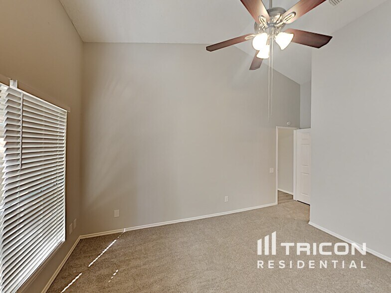 Building Photo - 2601 Country Creek Ln
