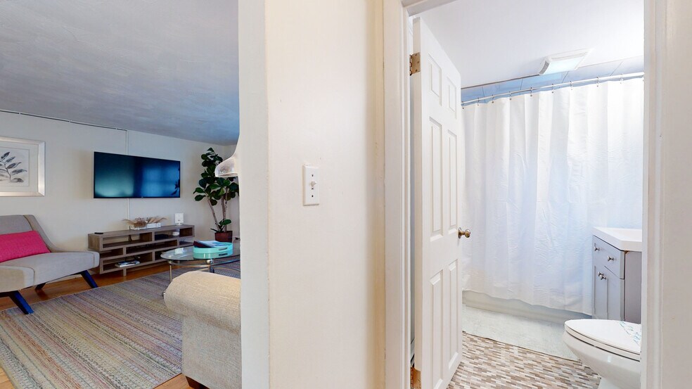 Building Photo - 79 Chestnut St