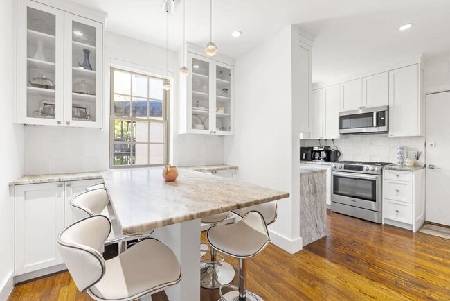 Building Photo - 1490 Beacon St