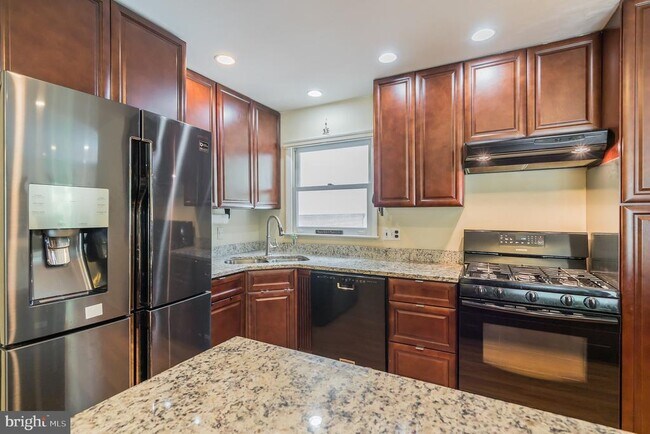Building Photo - 7011 Hadlow Dr