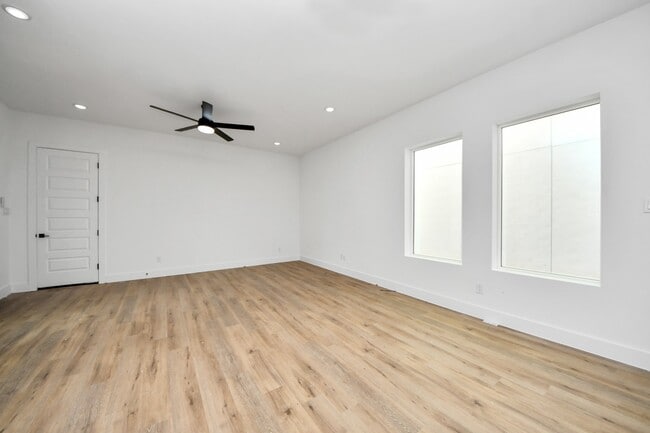 Building Photo - 8313 Venus St