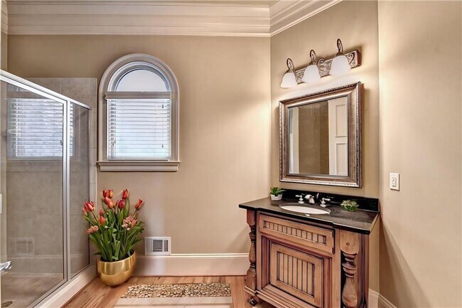 Building Photo - 8920 Doral Dr