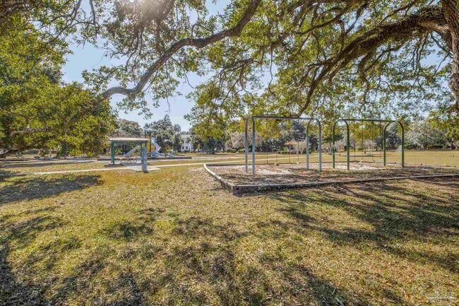 Building Photo - 1515 E Lakeview Ave