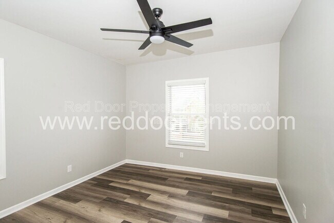 Building Photo - 1329 E Market St