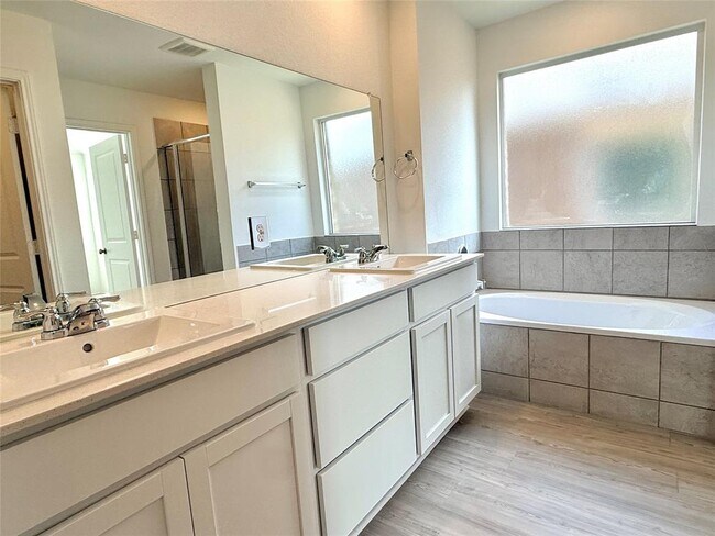 Building Photo - 289 Sormonne Lp