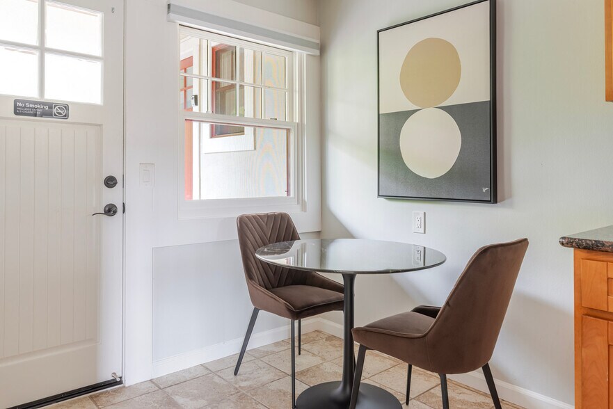 Building Photo - 327 Hawthorne Ave