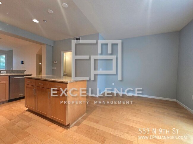 Building Photo - 553 N 9th St