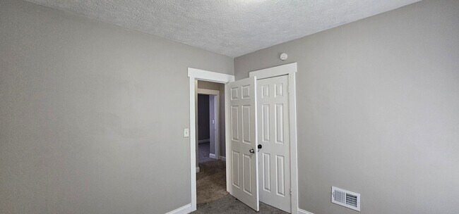 Building Photo - 9710 Easton Ave