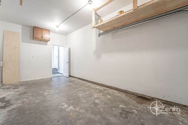 Building Photo - 108 NE Whitney St