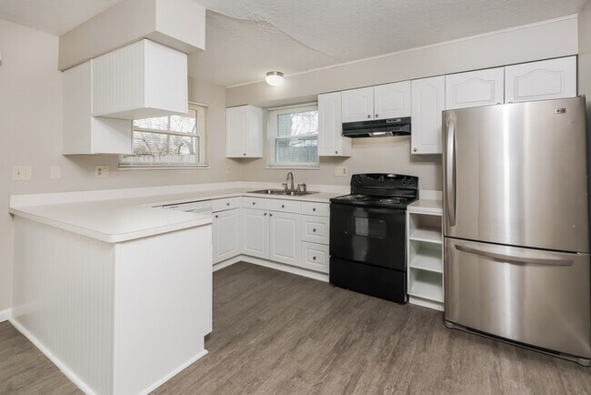 Building Photo - Amazing 3 Bedroom Ranch
