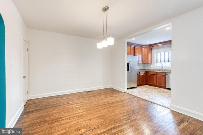 Building Photo - 6843 Dunbar Rd
