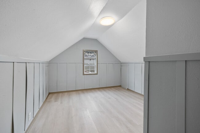 Building Photo - 5737 SE Harold St