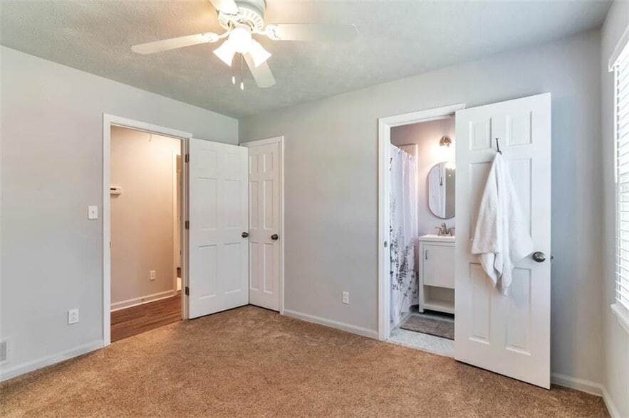 Building Photo - 759 Glen Cir SW