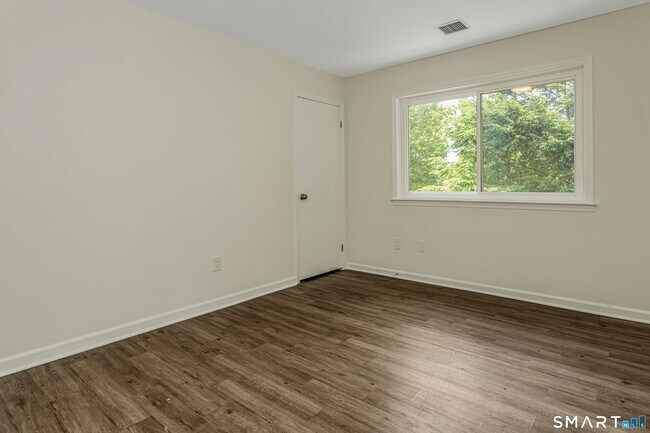 Building Photo - 27 Bouton St E