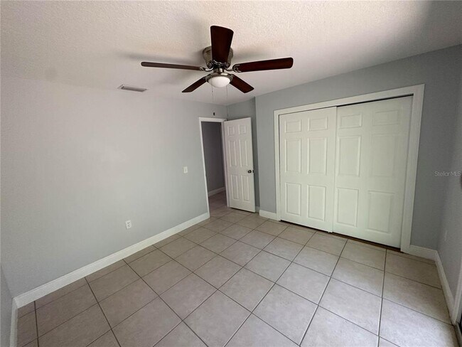 Building Photo - 23 Country Club Dr