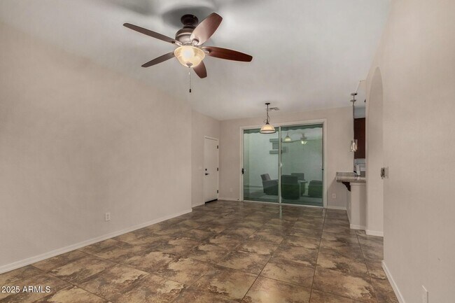 Building Photo - 955 S Henry Ln