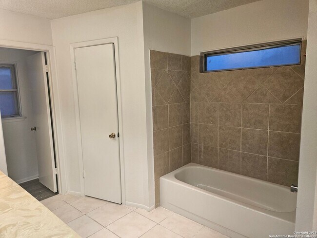 Building Photo - 4679 Misty Run Dr