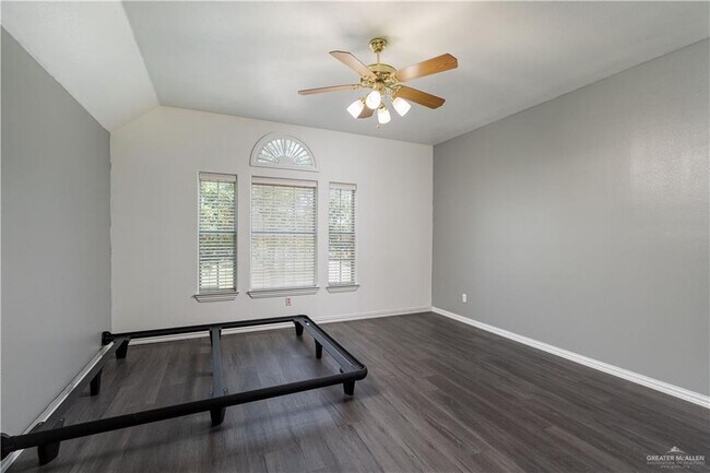 Building Photo - 31 El Jardin St