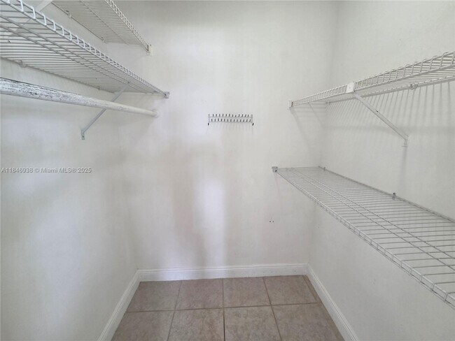 Building Photo - 10765 SW 108th Ave