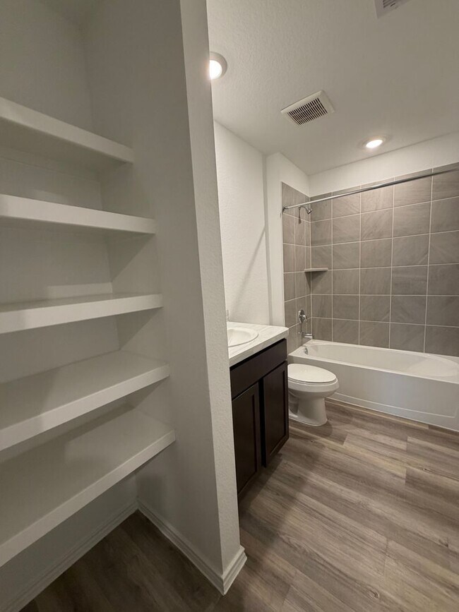 Building Photo - 16802 Paintbrush Holw Ln