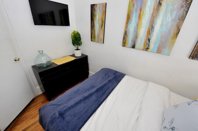 Building Photo - 416 W 46th St