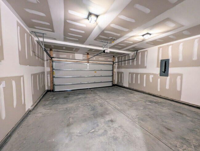 Building Photo - Barrington Dream Home