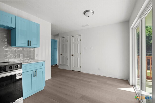 Building Photo - 2213 B Valley Forge Ave