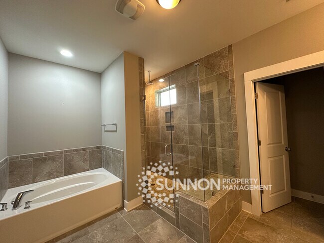 Building Photo - Beautiful 3-Story Townhome in the Heart of...