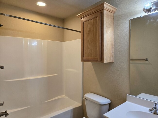 Building Photo - Robinson Townhome