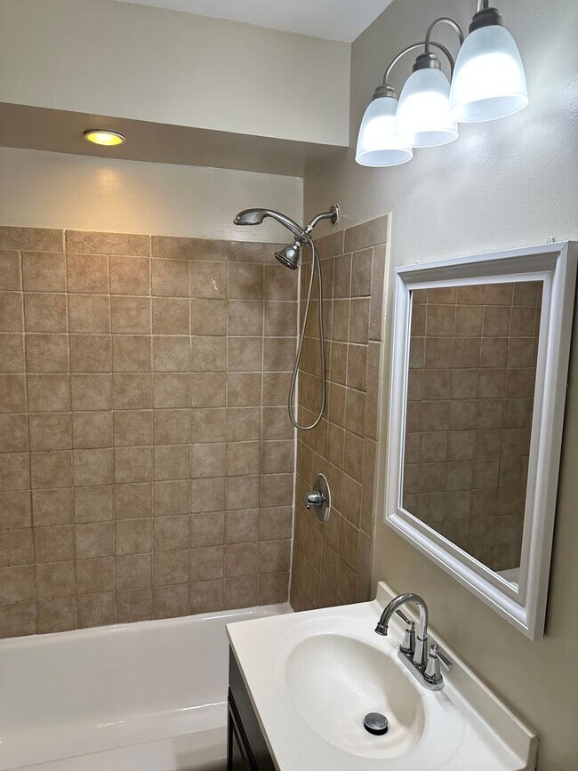 Building Photo - 1913 Rosedale St NE