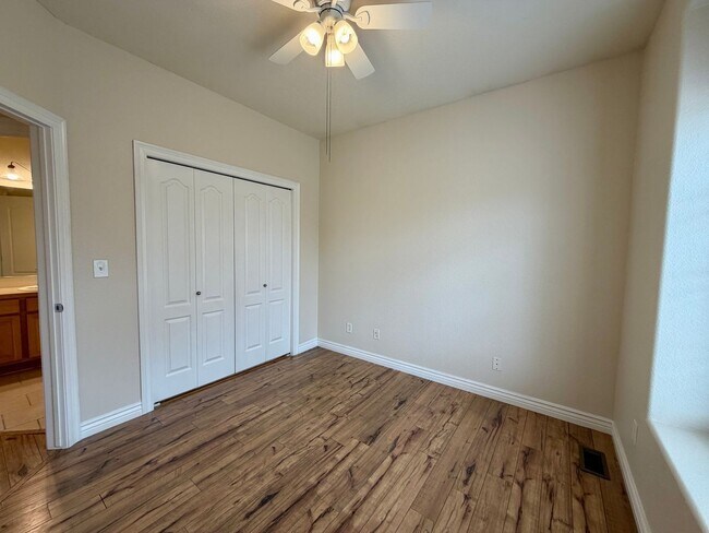 Building Photo - 625 Red Tail Dr