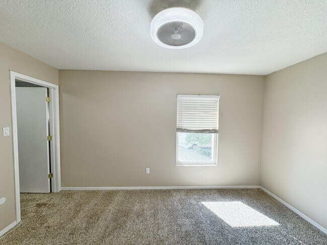 Building Photo - 9307 Vista Clara Loop NW