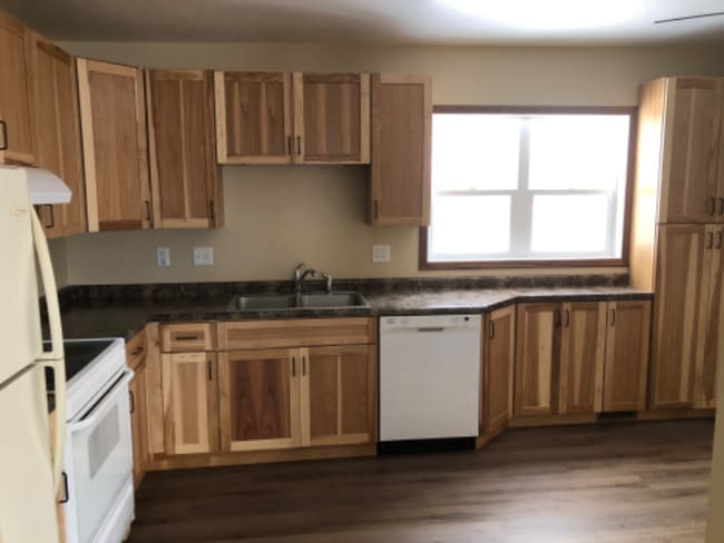 Building Photo - 221 E 1st St