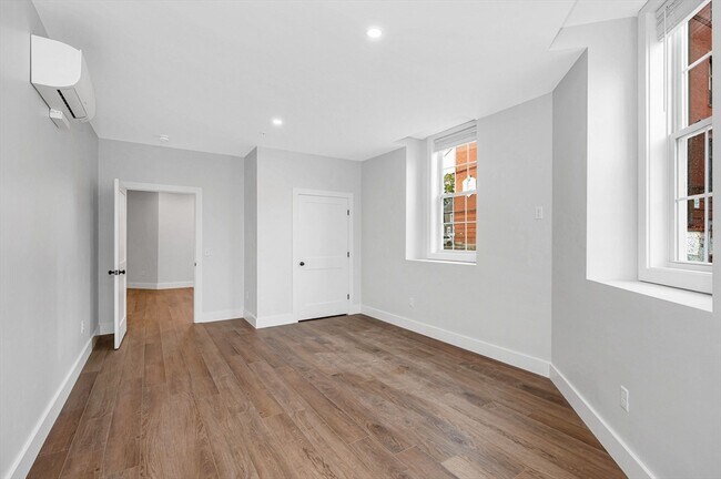 Building Photo - 241 W 6th St