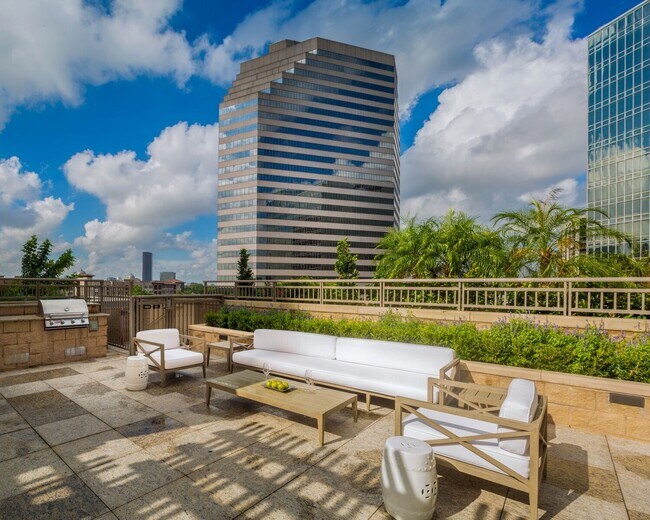 Building Photo - 7 Riverway Dr
