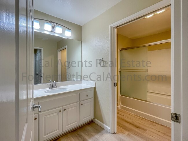 Building Photo - 260 Caldecott Ln