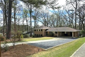 Building Photo - 2457 Sunset Dr NE