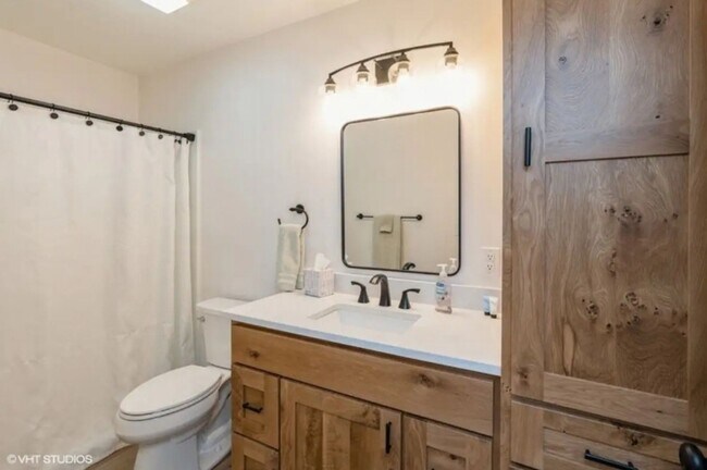 Building Photo - Vineyard Investors - 4