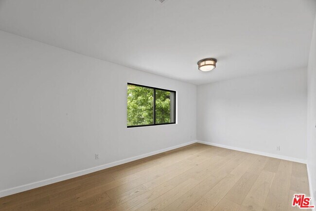 Building Photo - 105 Sequoia Dr