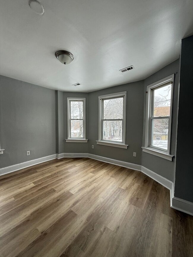 Building Photo - 251 Highland Ave