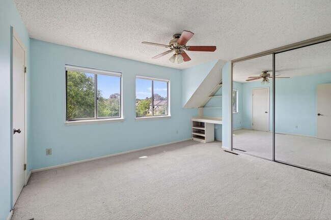 Building Photo - Fabulous Chesapeake Bay Location - Steps to Beach!