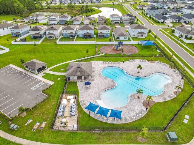 Building Photo - 1060 Cascade Dr